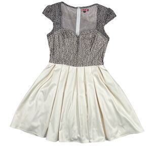 Chi Chi Cream & Black Lace Sweetheart Neckline A-Line Flare Dress Sz 8